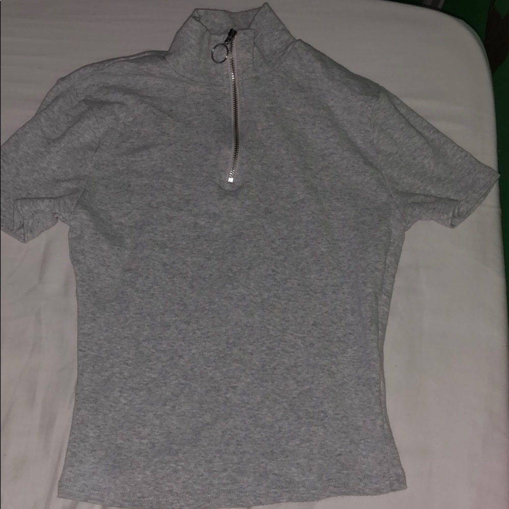 Half turtle neck shirt